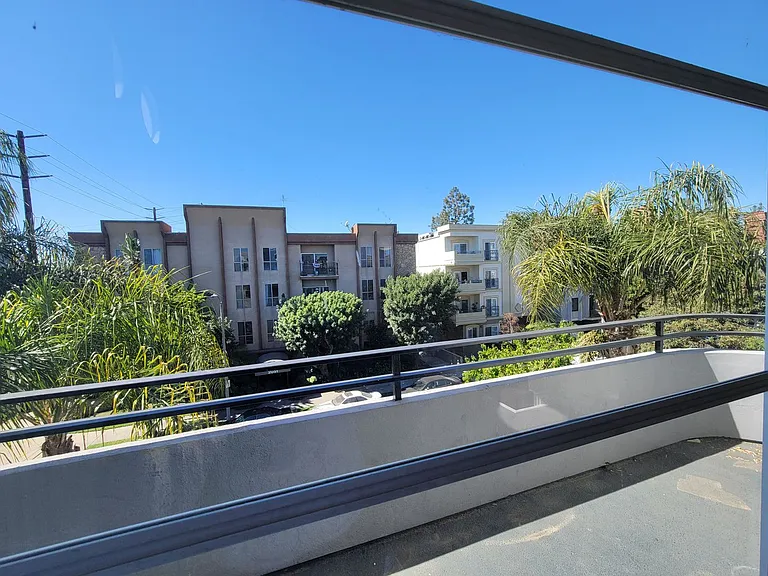 2050 S Bentley Ave — Photo 64