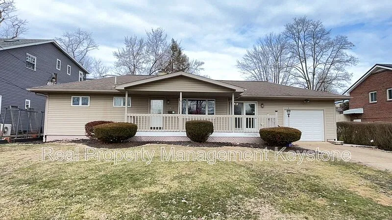 3 bed, 2.5 bath, 1560 sqft, $1,800 — Photo 1