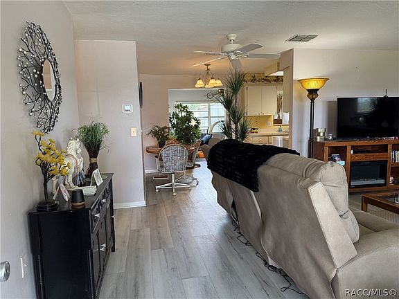 5th image of 273 W Casurina Pl