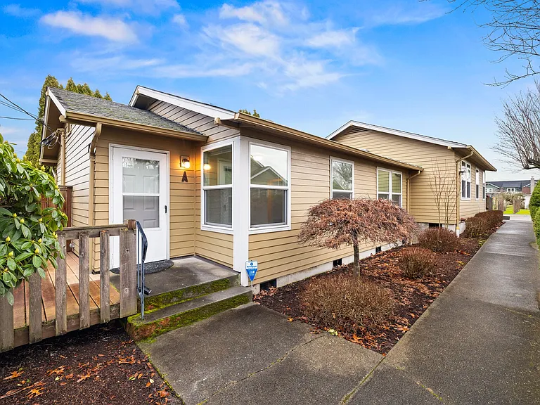 1017 7th Ave SW — Photo 1