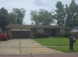 4488 Papal Dr, Florissant, MO 63033