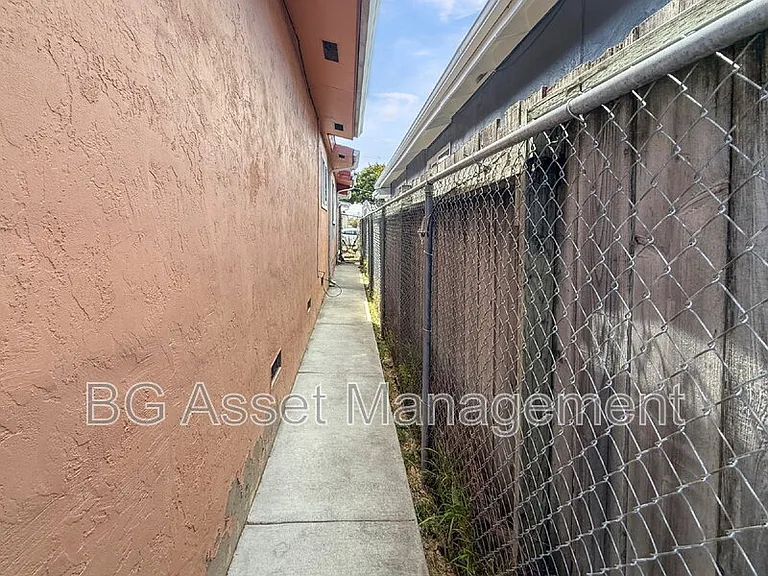 1755 Emeric Ave — Photo 21