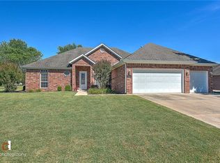 1406 S Saint Andrews Cir, Fayetteville, AR 72701