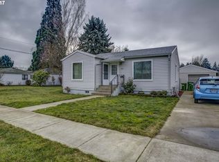 712 E 8th St, Newberg, OR 97132