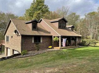 2015 Cameron Hollow Rd, New Cumberland, WV 26047