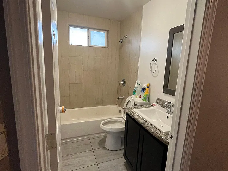 7927 S Hoover St — Photo 15