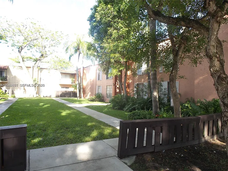 10794 N Kendall Dr #B22 — Photo 3