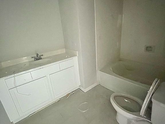5th image of 407 E 22nd St