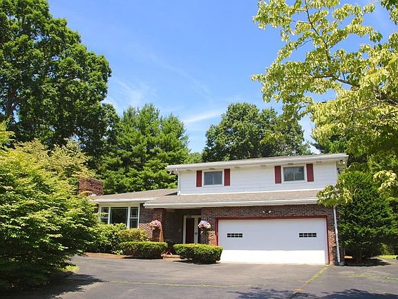 2nd image of 98 Hemlock Dr