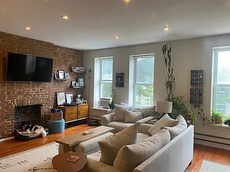 Rented by R New York