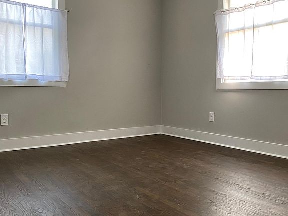 5th image of 829 Rose Park Dr