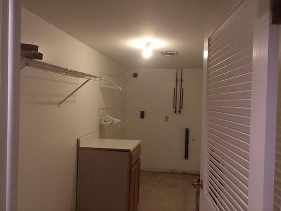 Laundry room. Bring your washer and dryer plenty of room