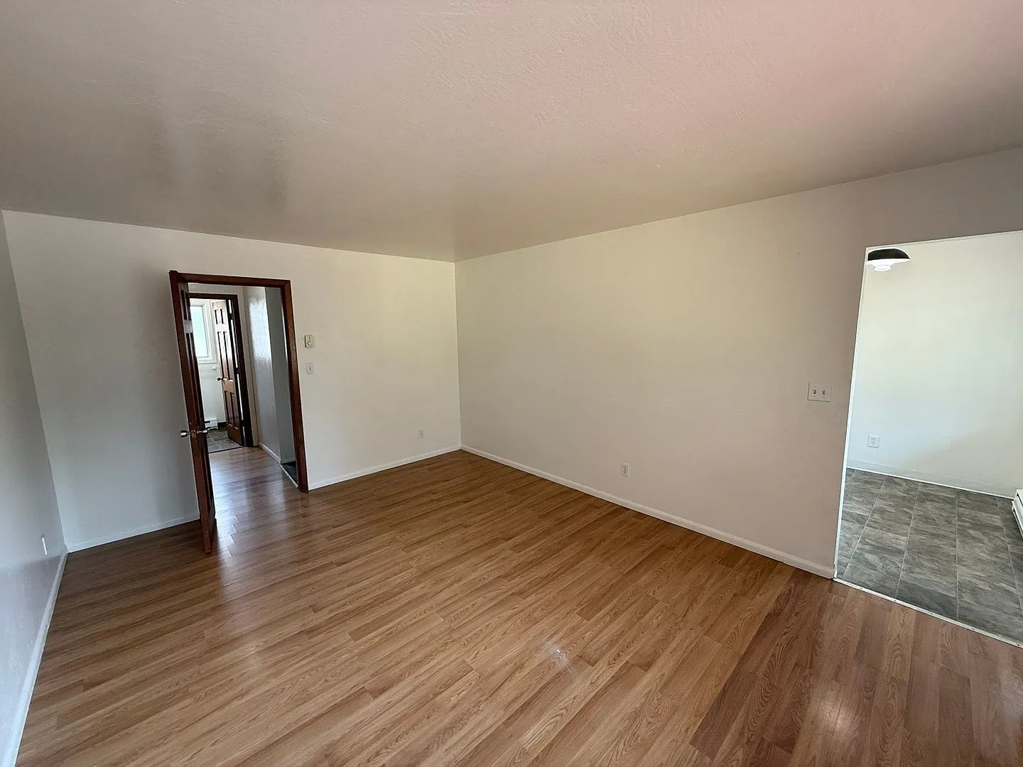 1 bed, 1.0 bath, 680 sqft, $1,095 — Photo 2
