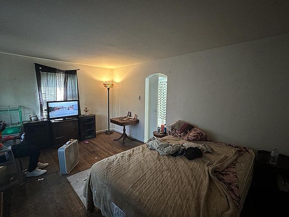 3rd image of 1091 Grand Ave