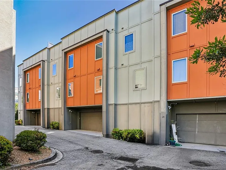 21 Skyline Way NE — Photo 2