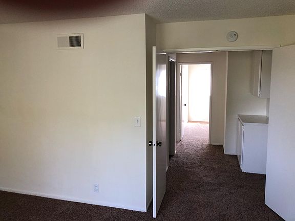 5th image of 229 Green Heath Pl