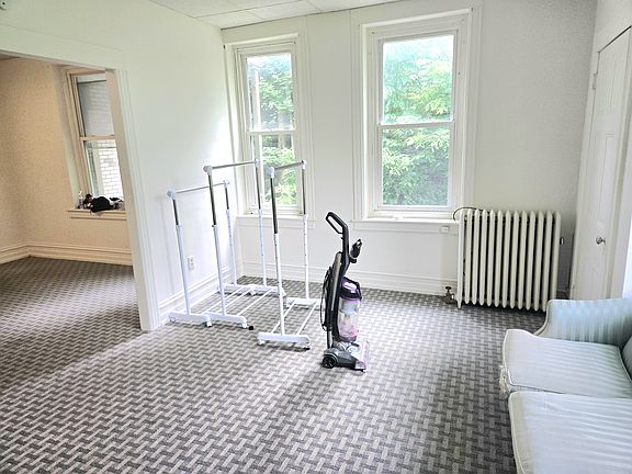 3rd image of 2027 Reading Rd #1W