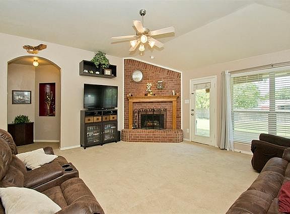 4th image of 2841 Stoney Hollow Ln