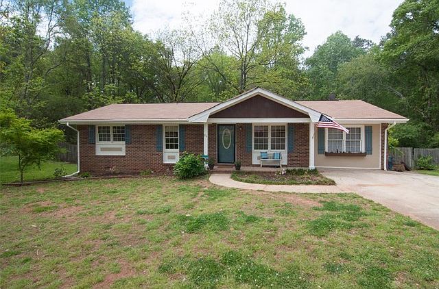 2nd image of 94 Hilltop Cir