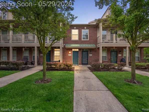 527 Red Oak Ct, Walled Lake, MI 48390