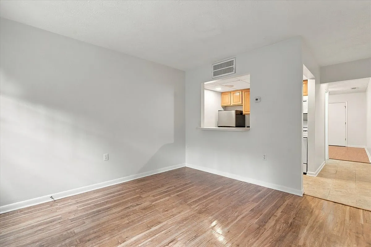 1 bed, $1,300 — Photo 4