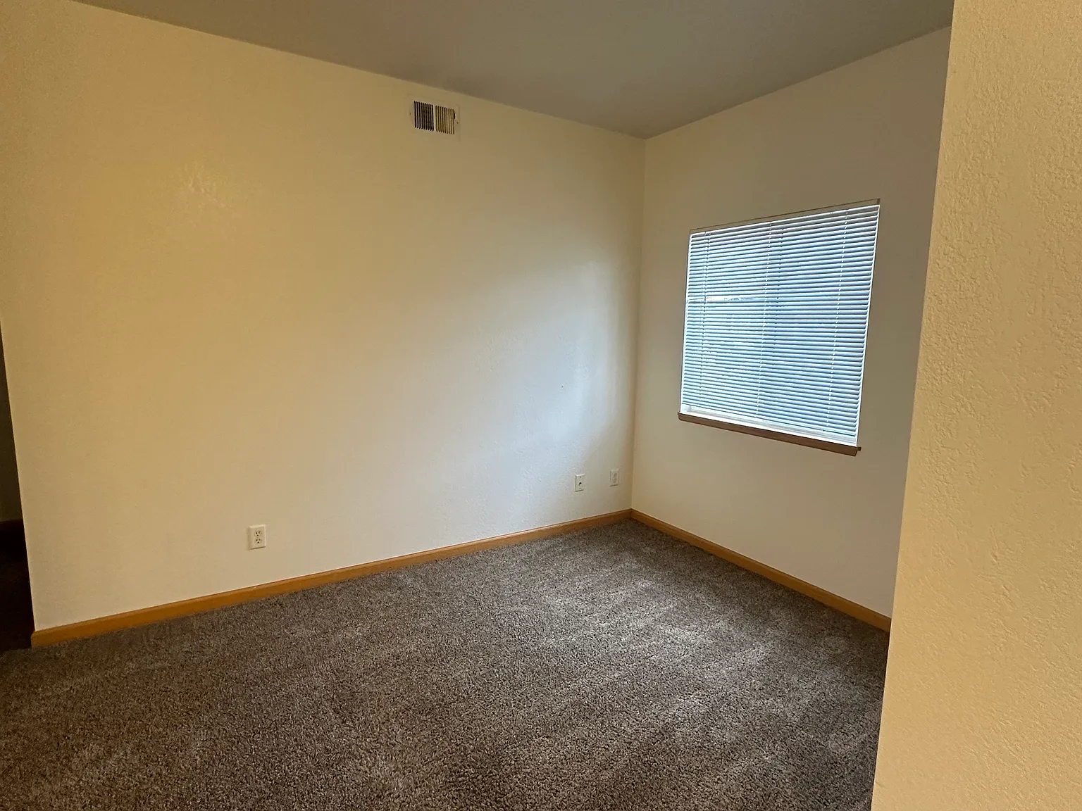 2 bed, 1000 sqft, $1,500 — Photo 2