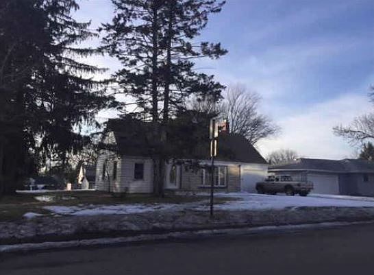 1st image of 105 9th St NE