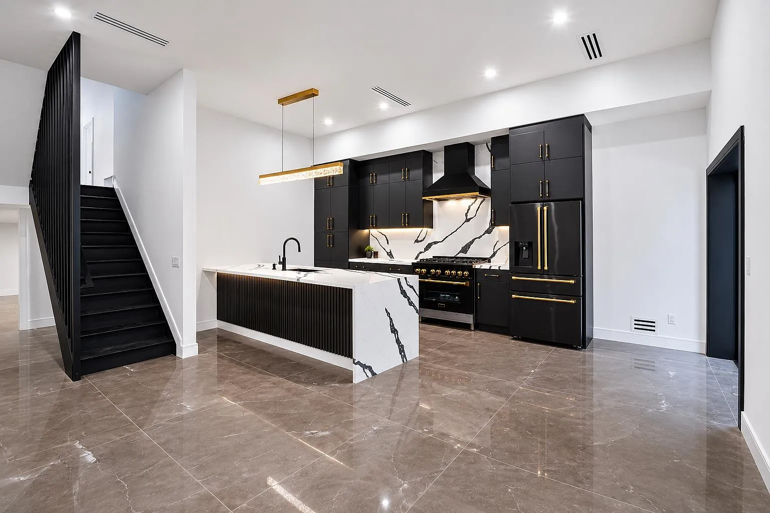 3 bed, 2.0 bath, 1550 sqft, $4,300 — Photo 1