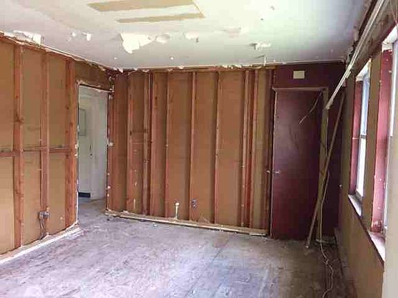 5th image of 43 Deer St