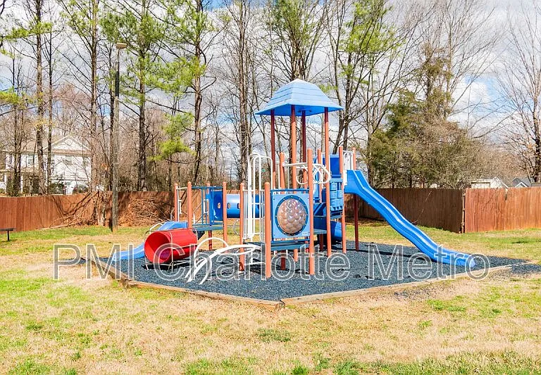 8019 Rowling Dr — Photo 18