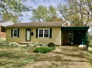 910 W Fackney St, Carmi, IL 62821