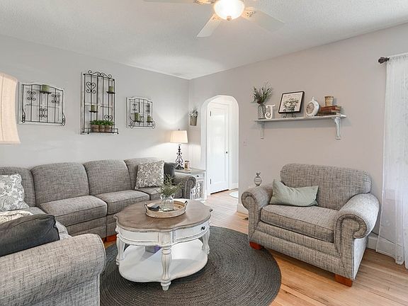3rd image of 50 Colonial Ct
