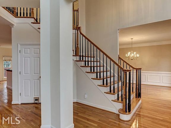3rd image of 4716 Outlook Way NE