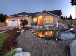 286 Lochwood Dr, Camano Island, WA 98282