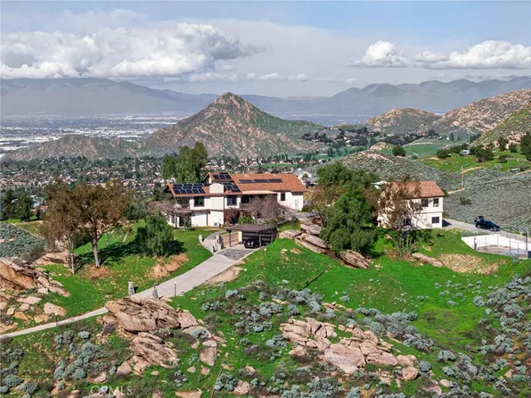 20682 Hill Top Dr, Riverside, CA 92507