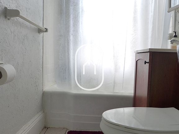 3rd image of 141 Sutherland Rd APT 1