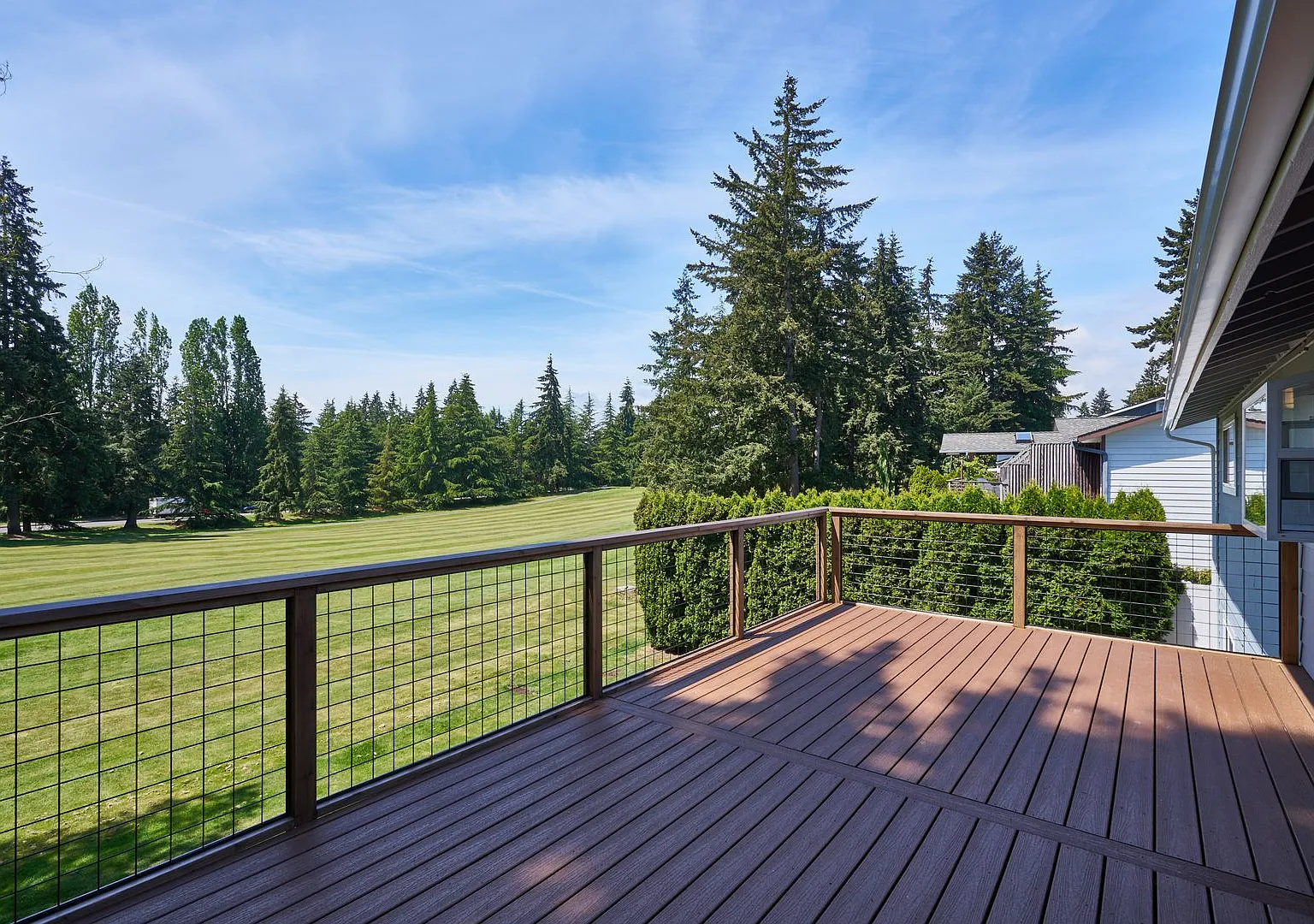 Recently Renovated 4BR/3BA Home Backing the Golf Course Federal Way — Photo 3