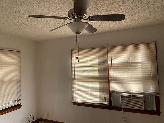 5th image of 1404 NW Longview Ave