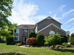 25548 Winding Creek Dr, New Boston, MI 48164