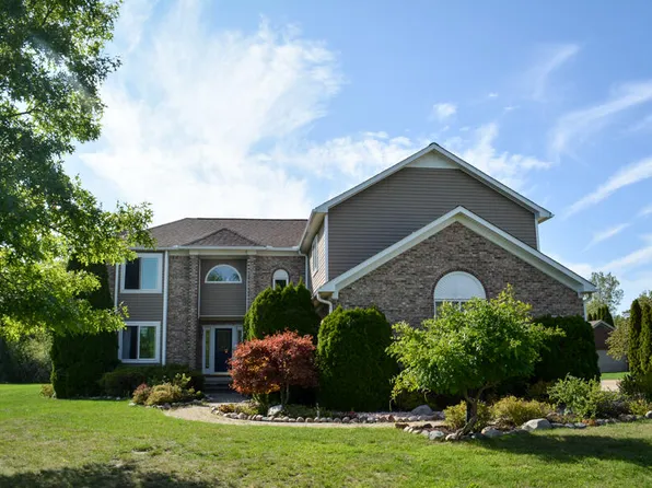25548 Winding Creek Dr, New Boston, MI 48164