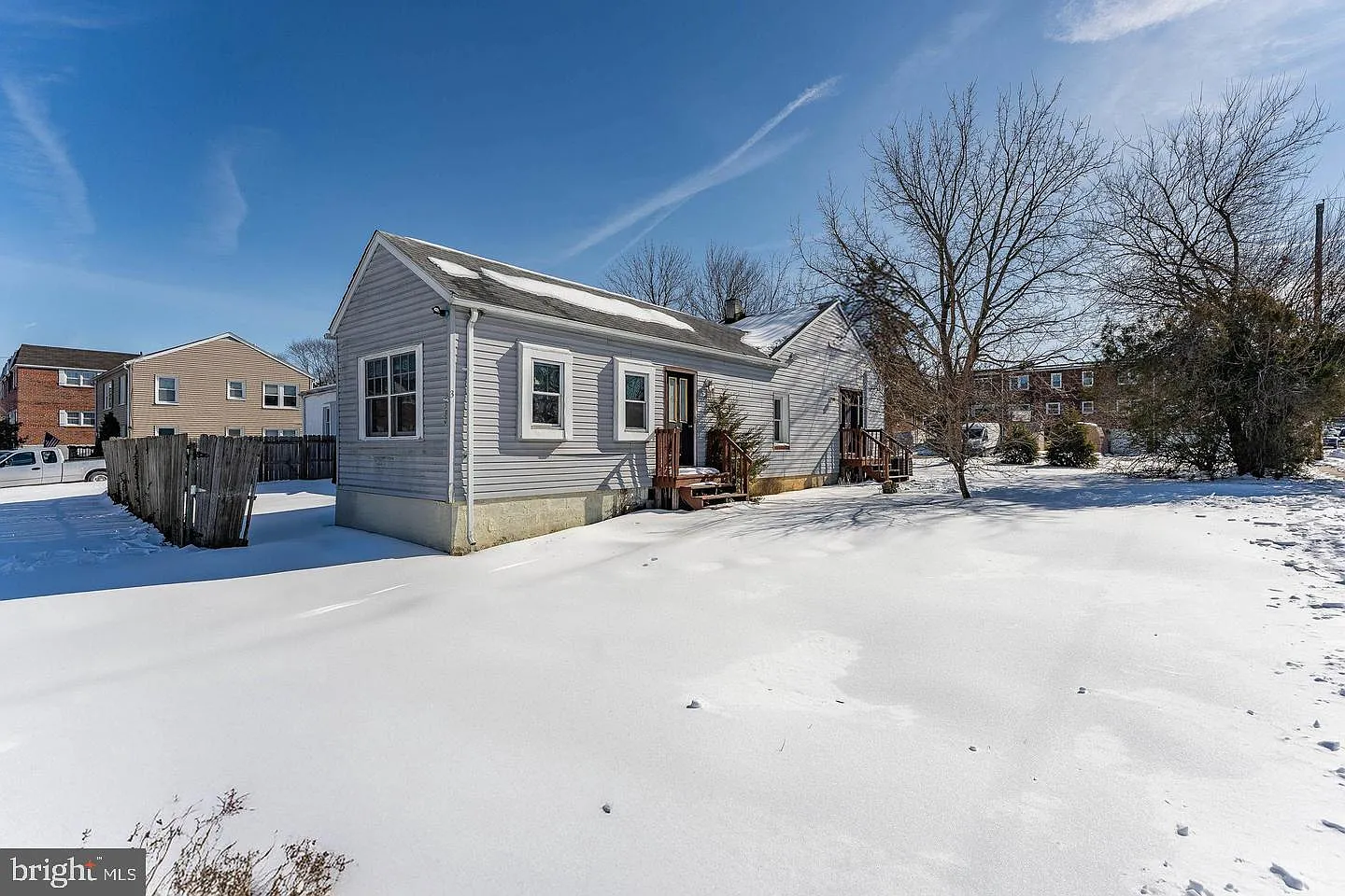 3 bed, 2.0 bath, 2576 sqft, $2,400 — Photo 2