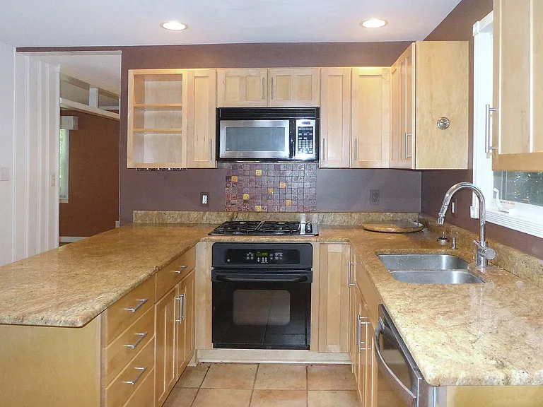 346 Wesley Dr — Photo 9