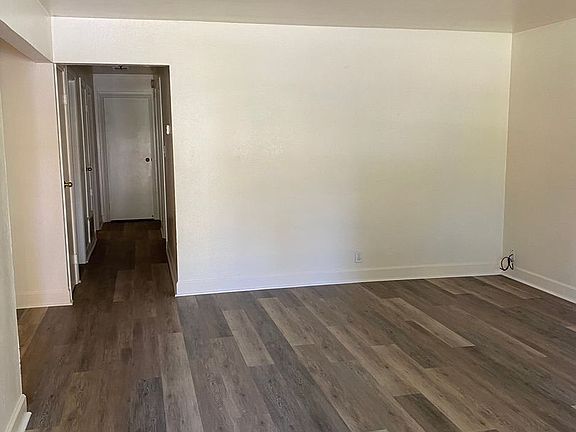 5th image of 810 Camellia Way
