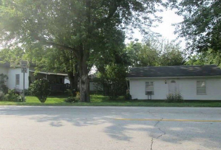 2nd image of 122 N Blue River Dr