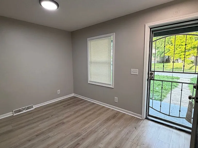 2410 Adams St — Photo 14