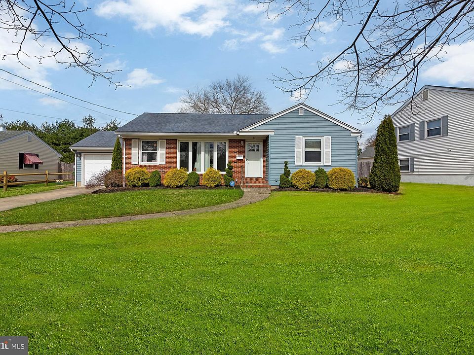 1st image of 10 Kenwood Dr