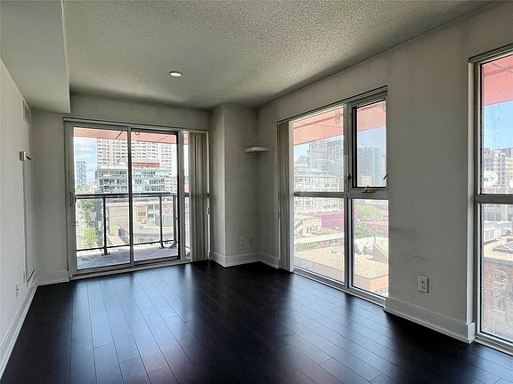 2nd image of 318 Richmond St W #807