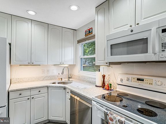 5th image of 6109 Larkspur Dr