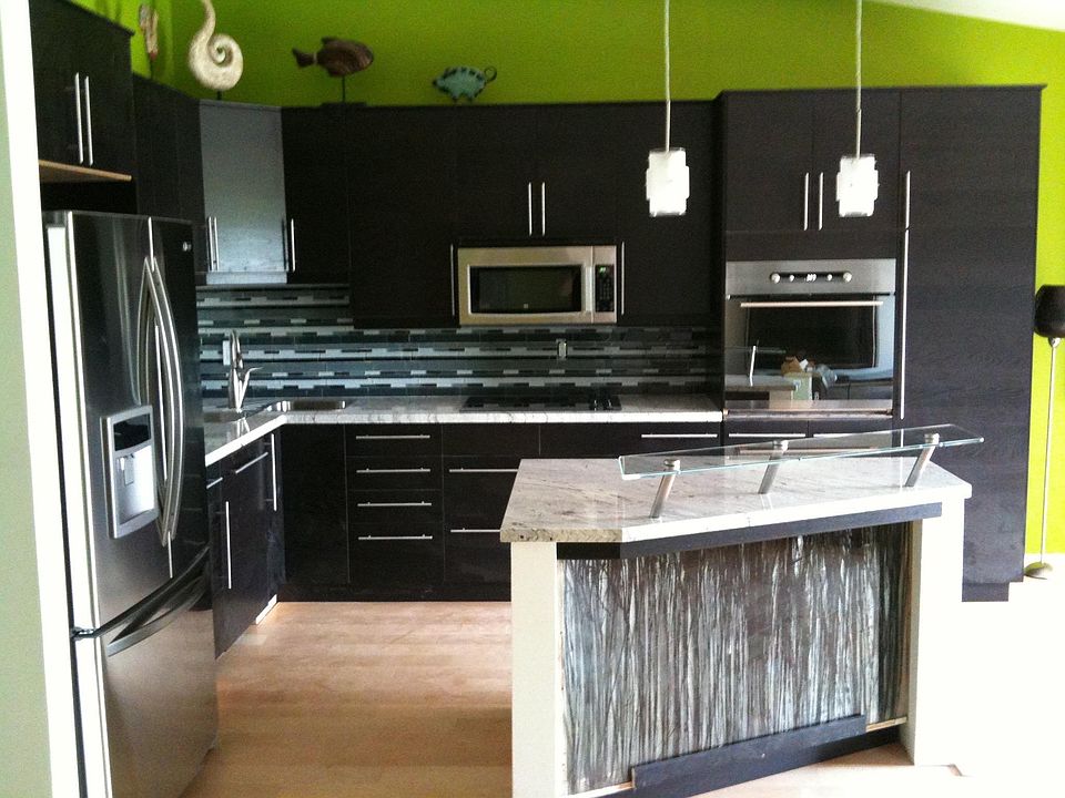 1st image of 817 Warwick Ave