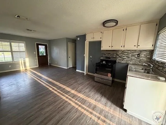 2907 Flower Acre Rd — Photo 2